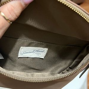 Universal Thread Women's Belt Bag Fanny Pack Otter Brown Zip Strap